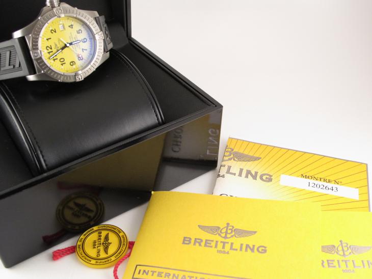 Breitling Avenger Seawolf Gul