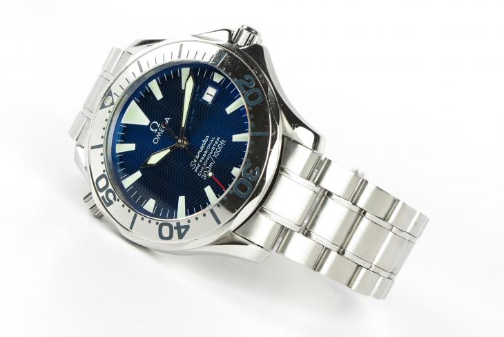 Omega Seamaster Electric Blue