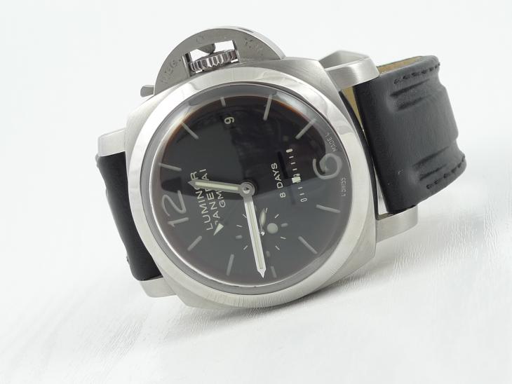 Panerai233 8 days