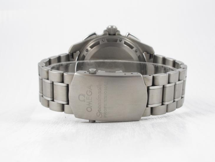 Omega Speedmaster X33