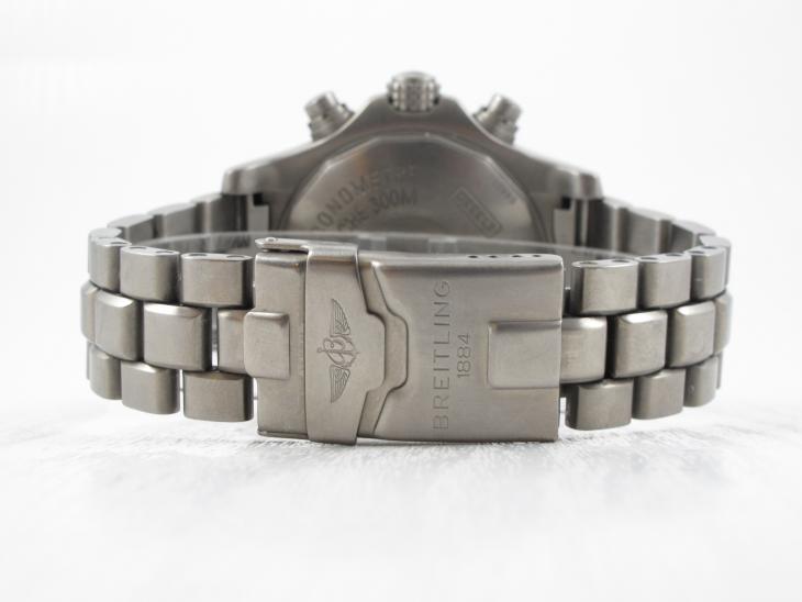 Breitling Avanger Titanium E13360