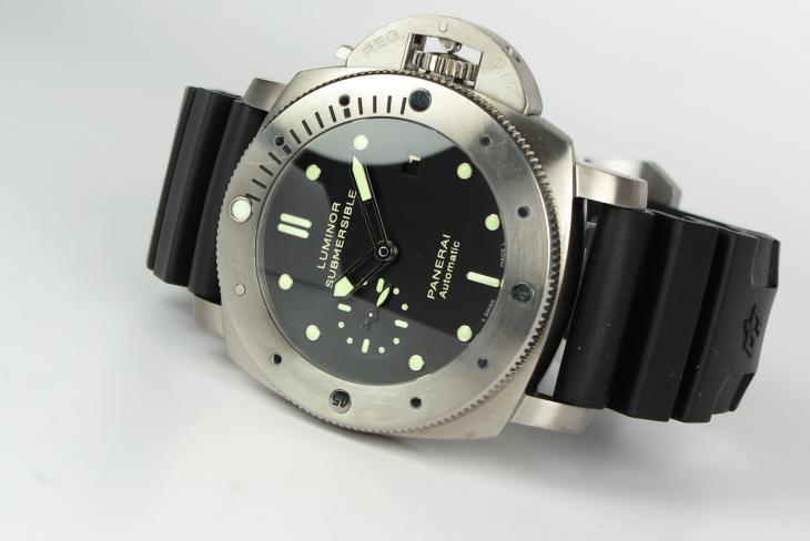 Panerai Luminor Submersible - PAM305